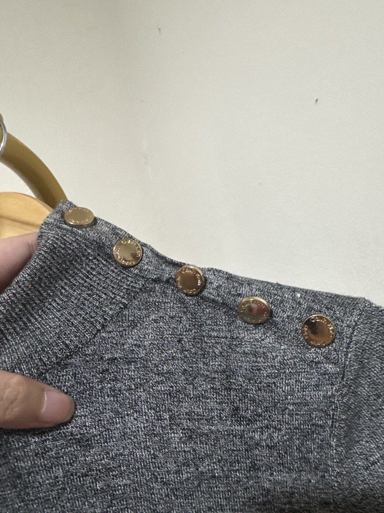 CK Gray Knitted Longsleeves (Category: Coats, Jackets and Outerwear) located in Mexico. Submitted by studioleraph (Listing ID 1462820728, Image 2). Description: 🛍️ Perfect for your personal wardrobe 🫶 👗 The actual item being sold is the original garment shown in the product photos. Small differences in fit, drape, color, texture, or details may occur. 💌 Condition: • Preloved; Please wash the items before wearing. • Please manage expectations 
