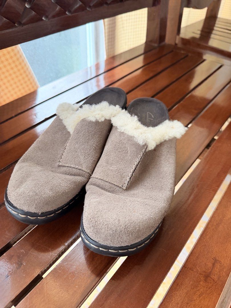 Clarks Suede Shearling Lined Clogs Slippers (Category: Slippers & Slides) located in Manila. Submitted by sedpuprincess (Listing ID 1462706666, Image 2). Description: - Cozy Clarks clogs - Neutral taupe color - Suede exterior - Soft shearling lining - Easy slip-on style - Ideal for lounging at home - Comfortable and warm.