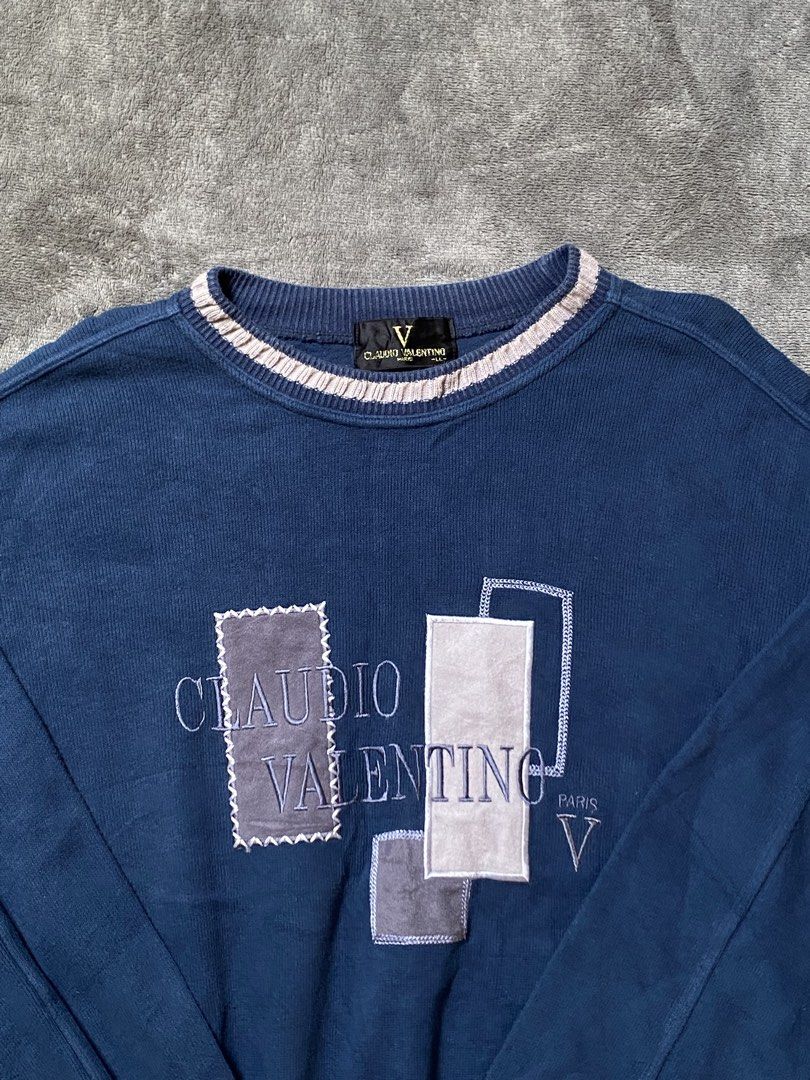 CLAUDIO VALENTINO JACKET (Category: Hoodies) located in Catarman. Submitted by value.fits (Listing ID 1462783769, Image 2). Description: SIZE: 24x25.