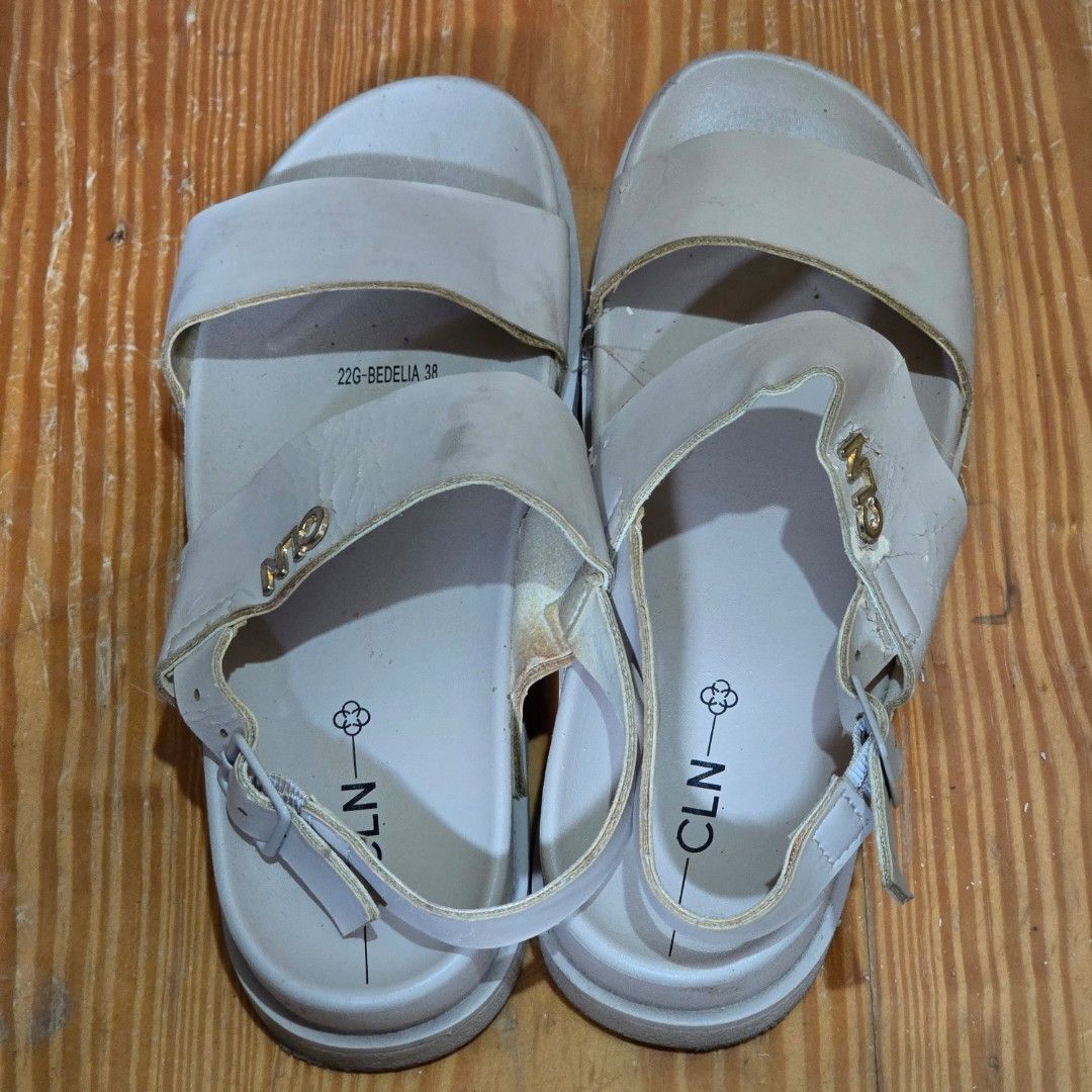 CLN - Size 38 -BEDELIA Platform Sandals (Beige) (Category: Sandals) located in Pasay City. Submitted by fruityorange (Listing ID 1462812740, Image 1). Description: Sandal is heavily used. Please set your expectations by checking the listing pictures. ❌️ Main Issue: Crack on the sole. Can be fixed by contact cement or shoe glue. ‼️Moving Out and Decluterring Sale‼️ ✅ ️Item available as long as posted. 💰 Mode of Payment: Any bank or wallet transfe