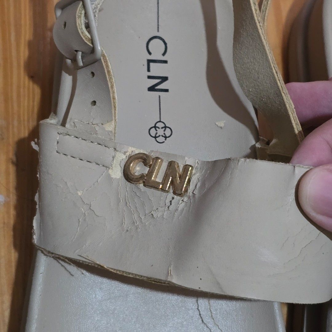 CLN - Size 38 -BEDELIA Platform Sandals (Beige) (Category: Sandals) located in Pasay City. Submitted by fruityorange (Listing ID 1462812740, Image 3). Description: Sandal is heavily used. Please set your expectations by checking the listing pictures. ❌️ Main Issue: Crack on the sole. Can be fixed by contact cement or shoe glue. ‼️Moving Out and Decluterring Sale‼️ ✅ ️Item available as long as posted. 💰 Mode of Payment: Any bank or wallet transfe