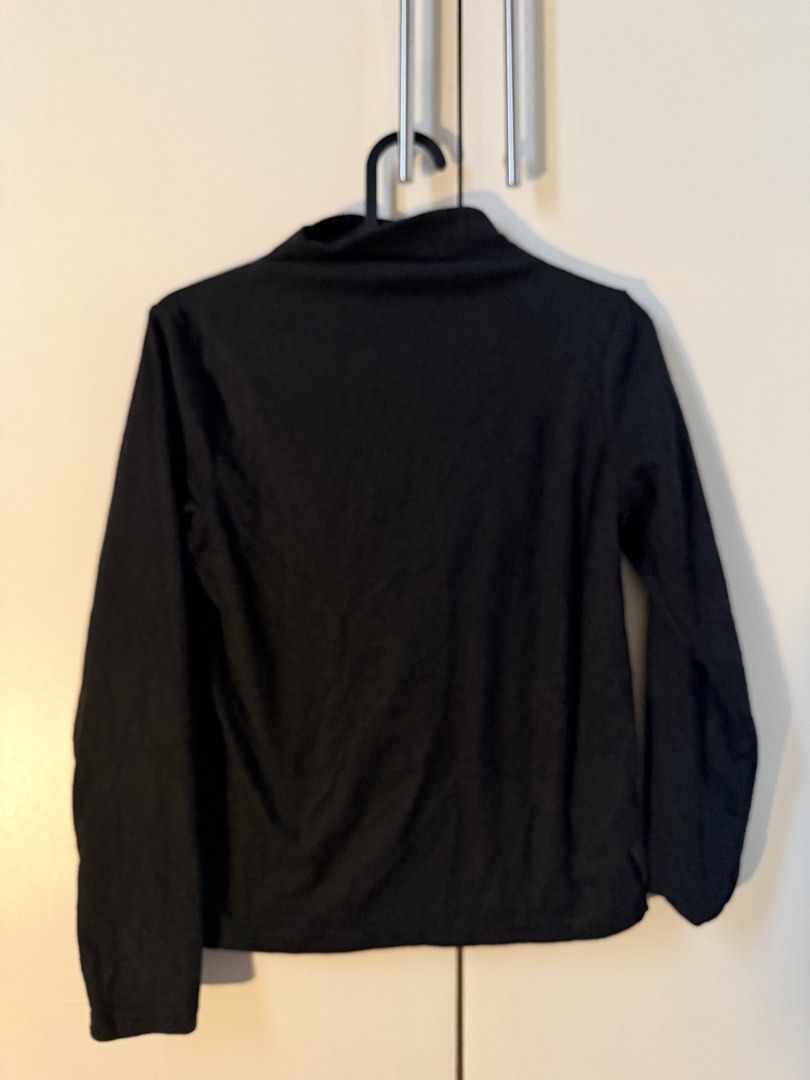 CLOSHI Magenta Knit Sweater (Category: Coats, Jackets and Outerwear) located in Manila. Submitted by audreyyyy9 (Listing ID 1462793001, Image 3). Description: Take all for 500.