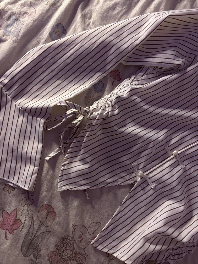 Clothes (Category: Longsleeves) located in Ipoh. Submitted by hansvyy (Listing ID 1462867779, Image 3). Description: .