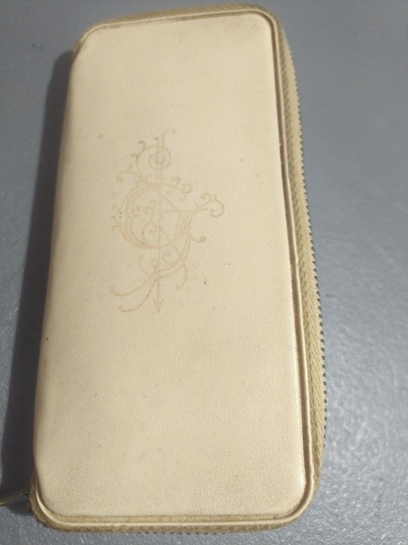 Clover Crochet Hooks Set with Case (Category: Craft Supplies & Tools) located in San Jose del Monte. Submitted by m_nshop (Listing ID 1462814873, Image 3). Description: - Vintage crochet hook set - Zippered cream-colored case with decorative embossing - Includes various sizes of metal crochet hooks - Small pair of yellow scissors included - Interior of case is red and cream - Perfect for crochet enthusiasts incomplete na po payment first jnt or l
