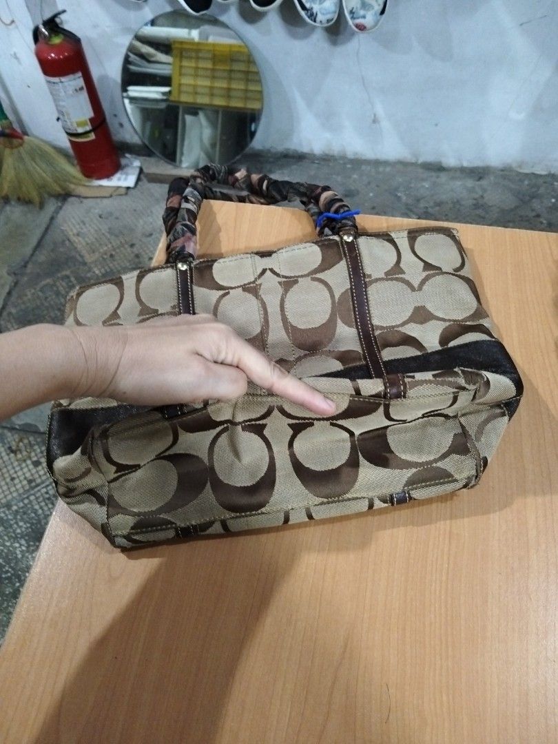 Coach (Category: Shoulder Bags) located in El Salvador. Submitted by francheskaukayukay (Listing ID 1462756957, Image 3). Description: .