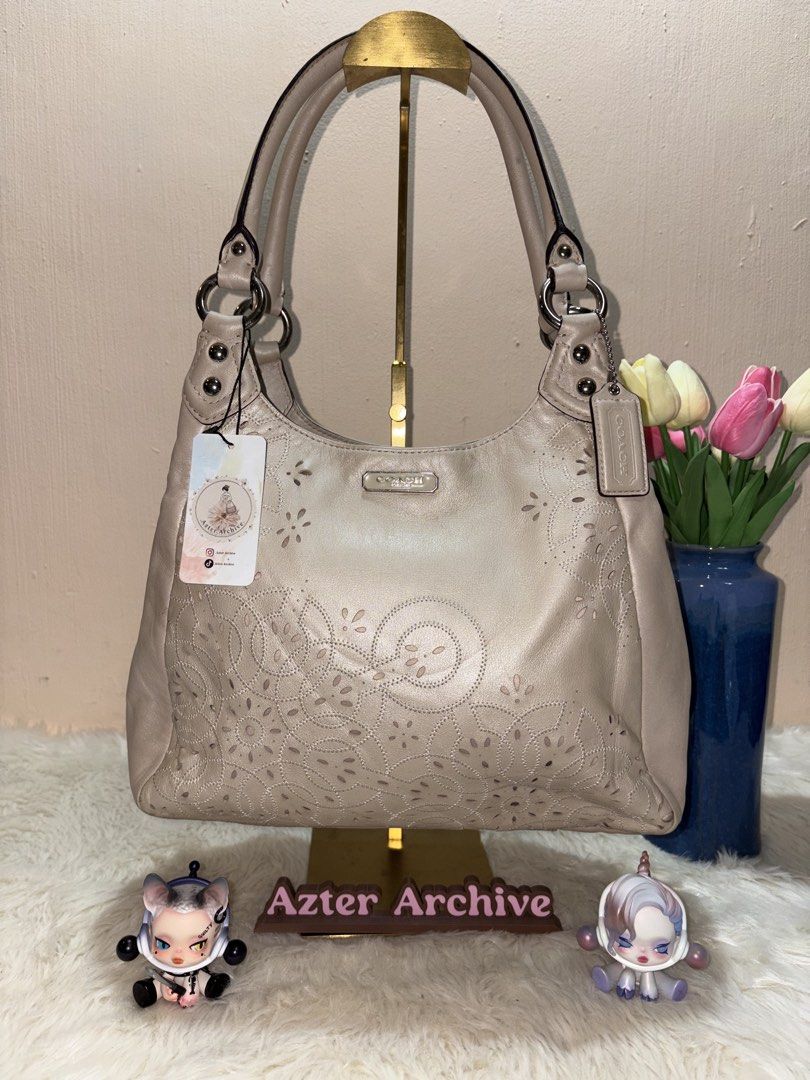 Coach Ashley Hobo bag (Category: Luxury Bags & Wallets) located in Angeles City. Submitted by azter.archive (Listing ID 1462879042, Image 1). Description: Like new, no issue. Large size Crossposted on my IG acct.