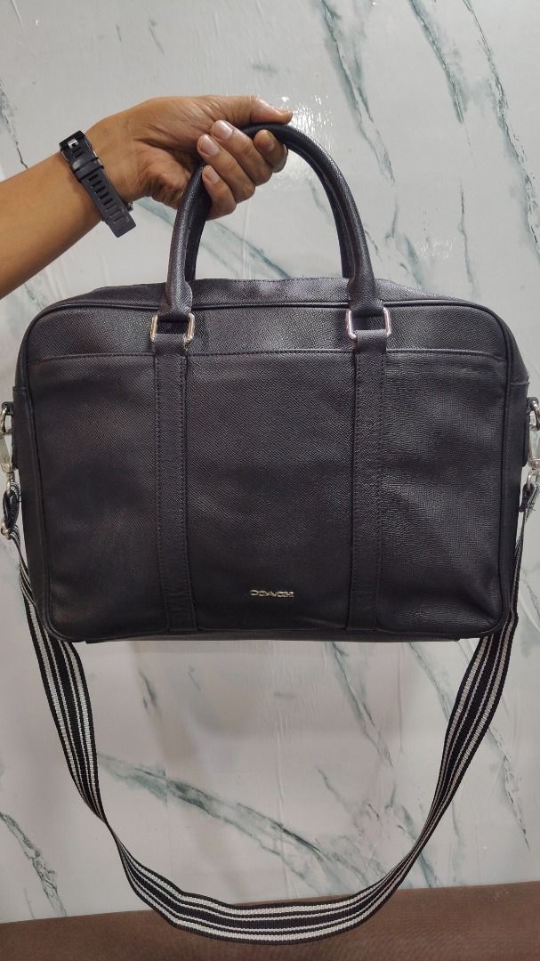 Coach Black Leather Briefcase Messenger Bag (Category: Briefcases) located in Caloocan City. Submitted by aliling30 (Listing ID 1462830557, Image 1). Description: - black Coach leather briefcase - Ample interior space for all your work essentials - All zippers and snaps are fully functional - Ideal for daily work use or for your next travel adventure.