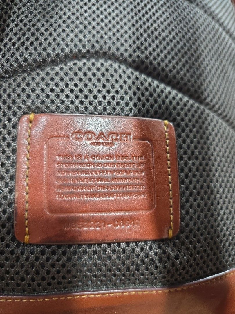 Coach Brown Leather Backpack (Category: Backpacks) located in Iba. Submitted by conditionexcellente (Listing ID 1462766069, Image 3). Description: - check photos na lang para sa issue .