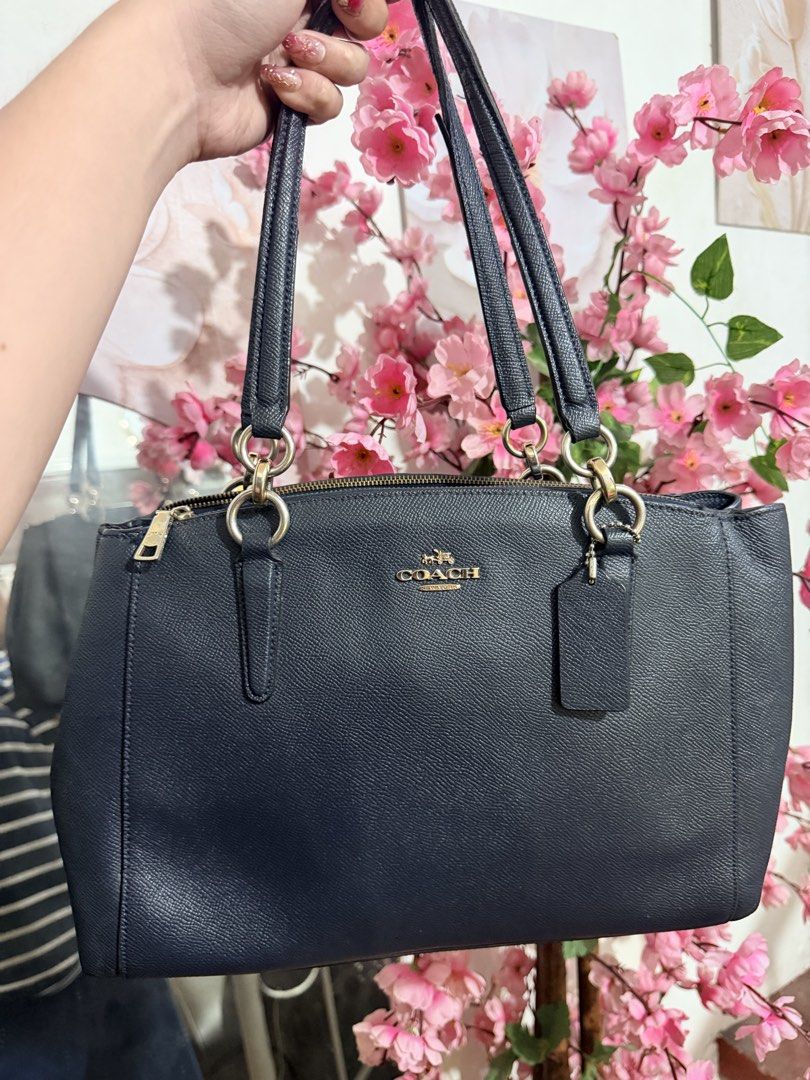 Coach Carryall (Category: Cross-body Bags) located in Manila. Submitted by relovedfindss.co (Listing ID 1462817385, Image 1). Description: .