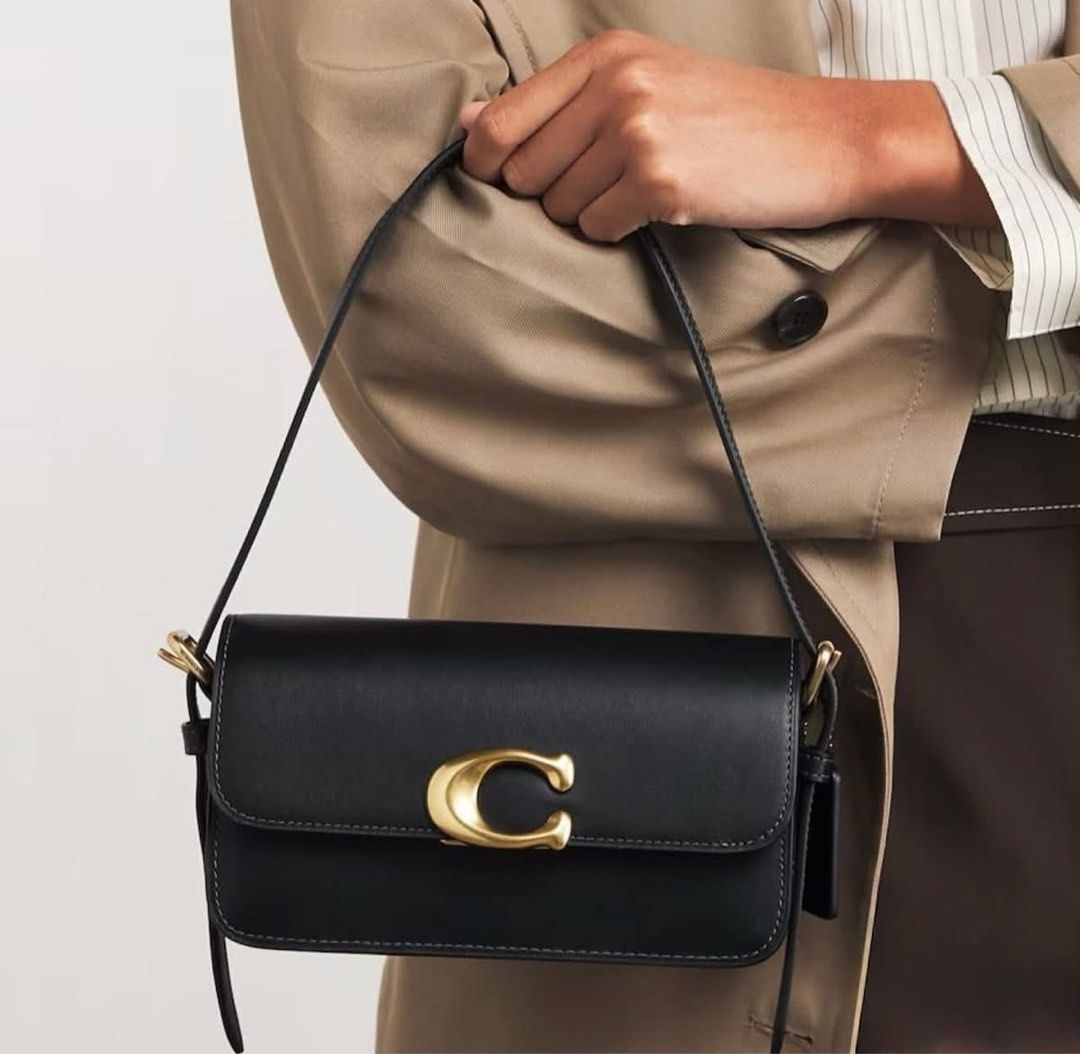 Coach crossbody (Category: Cross-body Bags) located in Manila. Submitted by gff.daily_flower (Listing ID 1462699870, Image 2). Description: With tag gift receipt dustbag and paperbag.