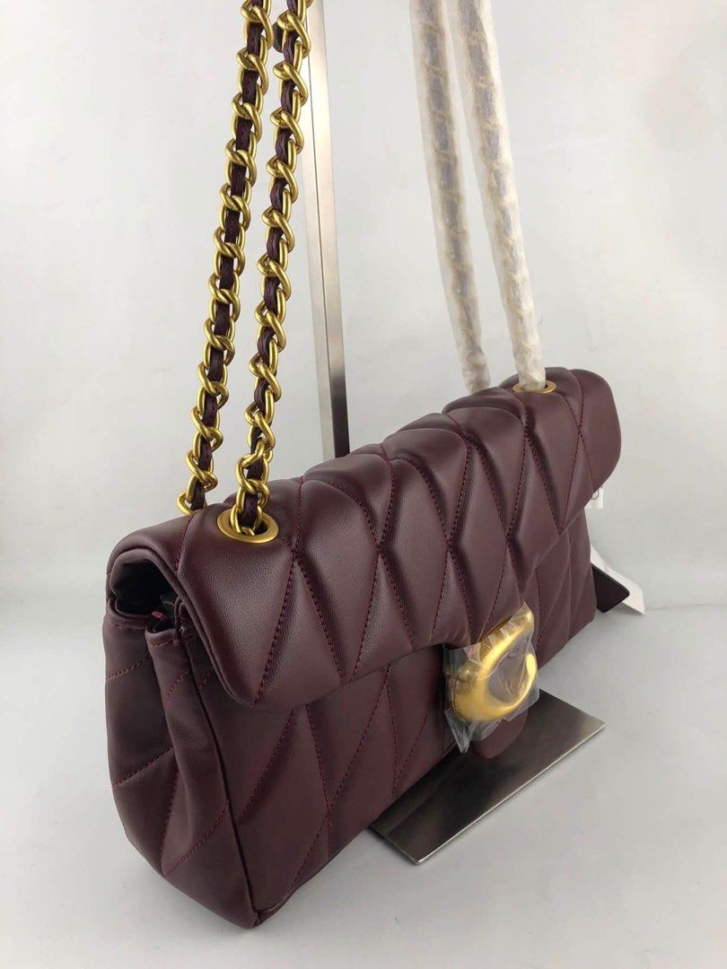 Coach crossbody (Category: Cross-body Bags) located in Manila. Submitted by gff.daily_flower (Listing ID 1462701024, Image 3). Description: With tag gift receipt dustbag and paperbag Medium 3450.