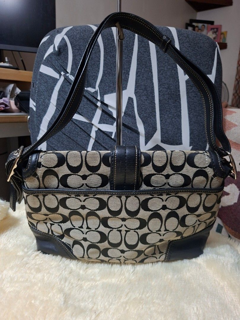 COACH Hampton canvass (Category: Luxury Bags & Wallets) located in Manila. Submitted by yanakolekzione (Listing ID 1462868319, Image 2). Description: - Authentic Coach shoulder bag - Classic monogram canvas with black leather trim - Front flap with buckle detail - Adjustable shoulder strap - Lined interior.