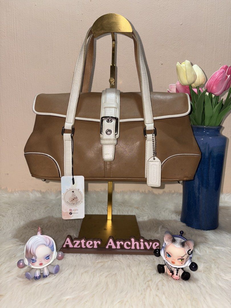 Coach Hampton Flap (Category: Luxury Bags & Wallets) located in Angeles City. Submitted by azter.archive (Listing ID 1462879288, Image 1). Description: Minimal sign of use on white leather part Small size Crossposted on my IG acct .