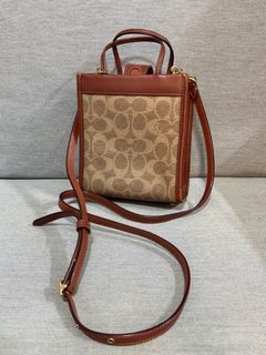 （分類：）位於 。 由 silent_tifftiff 提交（商品編號 1462736309，圖片 1）。簡介： 。