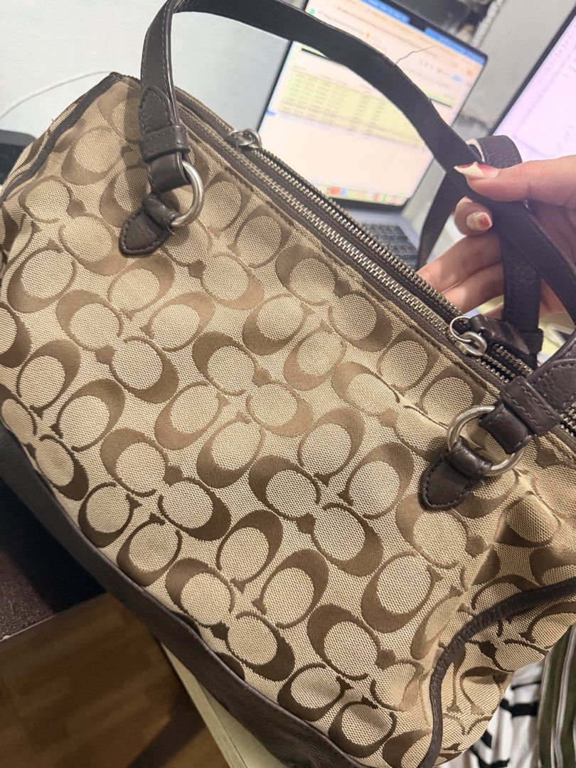 Coach Monogram (Category: Shoulder Bags) located in Manila. Submitted by relovedfindss.co (Listing ID 1462815897, Image 2). Description: .