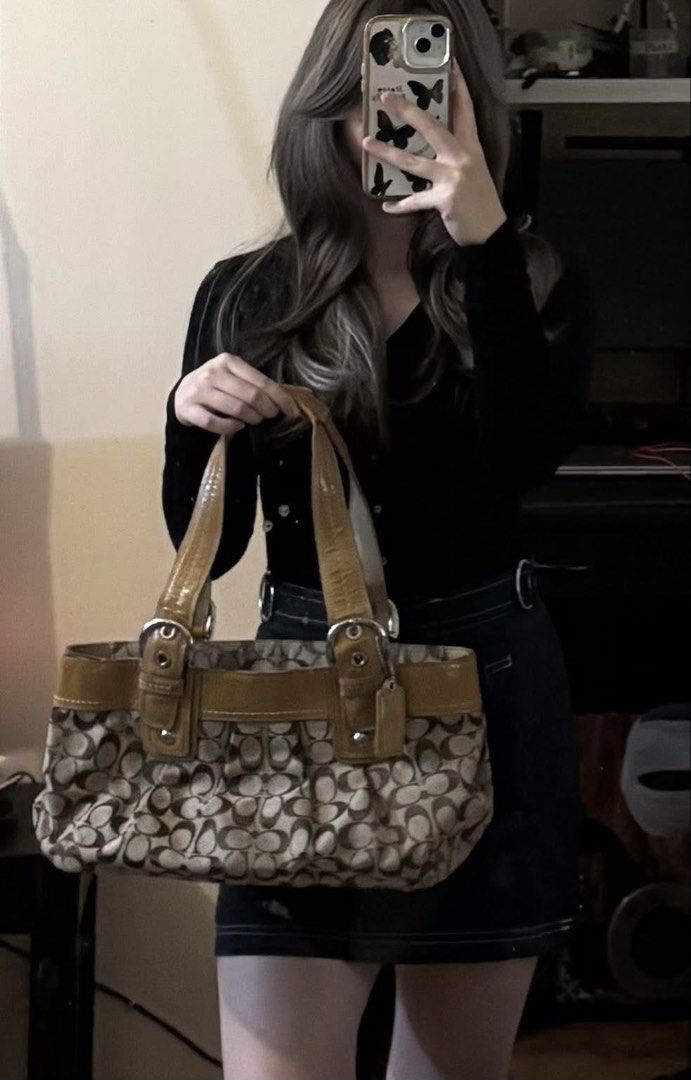 Coach pleated tote vintage bag (Category: Shoulder Bags) located in Binangonan. Submitted by bagsistersph (Listing ID 1462773604, Image 3). Description: .