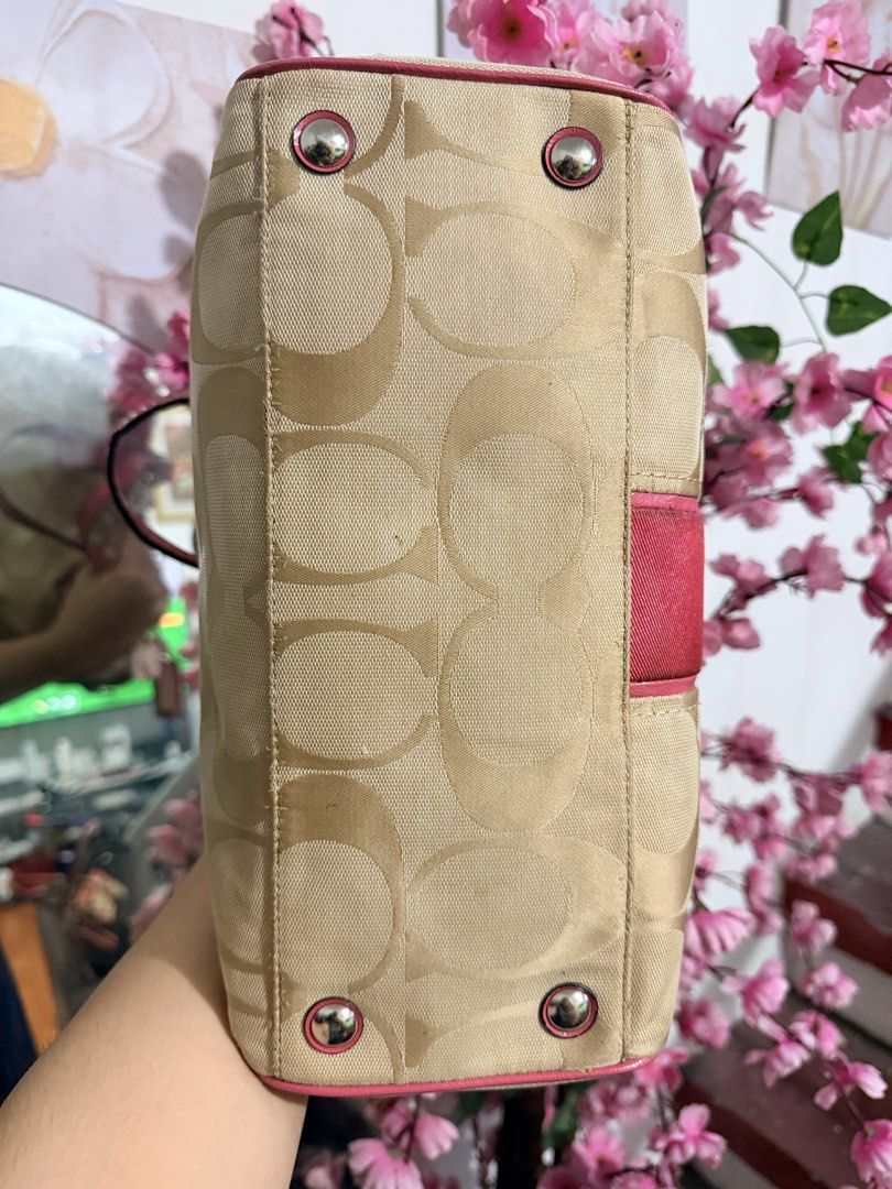 Coach Satchell (Category: Shoulder Bags) located in Manila. Submitted by relovedfindss.co (Listing ID 1462817667, Image 3). Description: .