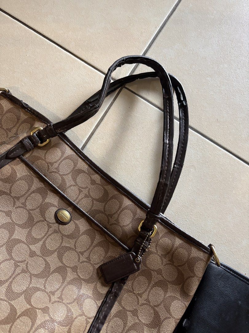 Coach Shoulder Bag (Category: Shoulder Bags) located in Manila. Submitted by mleuxvintage (Listing ID 1462740422, Image 2). Description: 2 pcs of Coach bag for 649 check pics for issue.