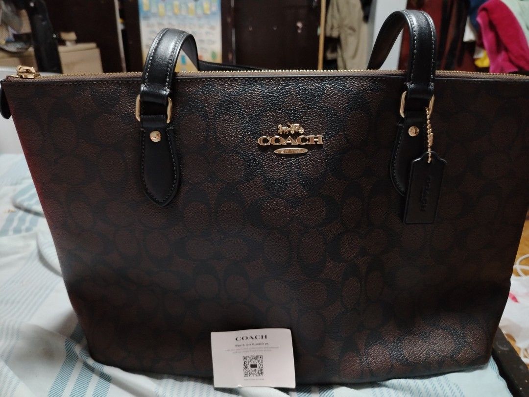 Coach Signature Brown Monogram Tote Bag (Category: Luxury Bags & Wallets) located in General Tinio. Submitted by crisantacruz (Listing ID 1462847553, Image 1). Description: - Authentic Coach tote bag - Signature brown monogram print - Elegant gold hardware details - Secure zip top closure - Includes original Coach hangtag - Interior Coach leather patch - Ideal everyday bag.