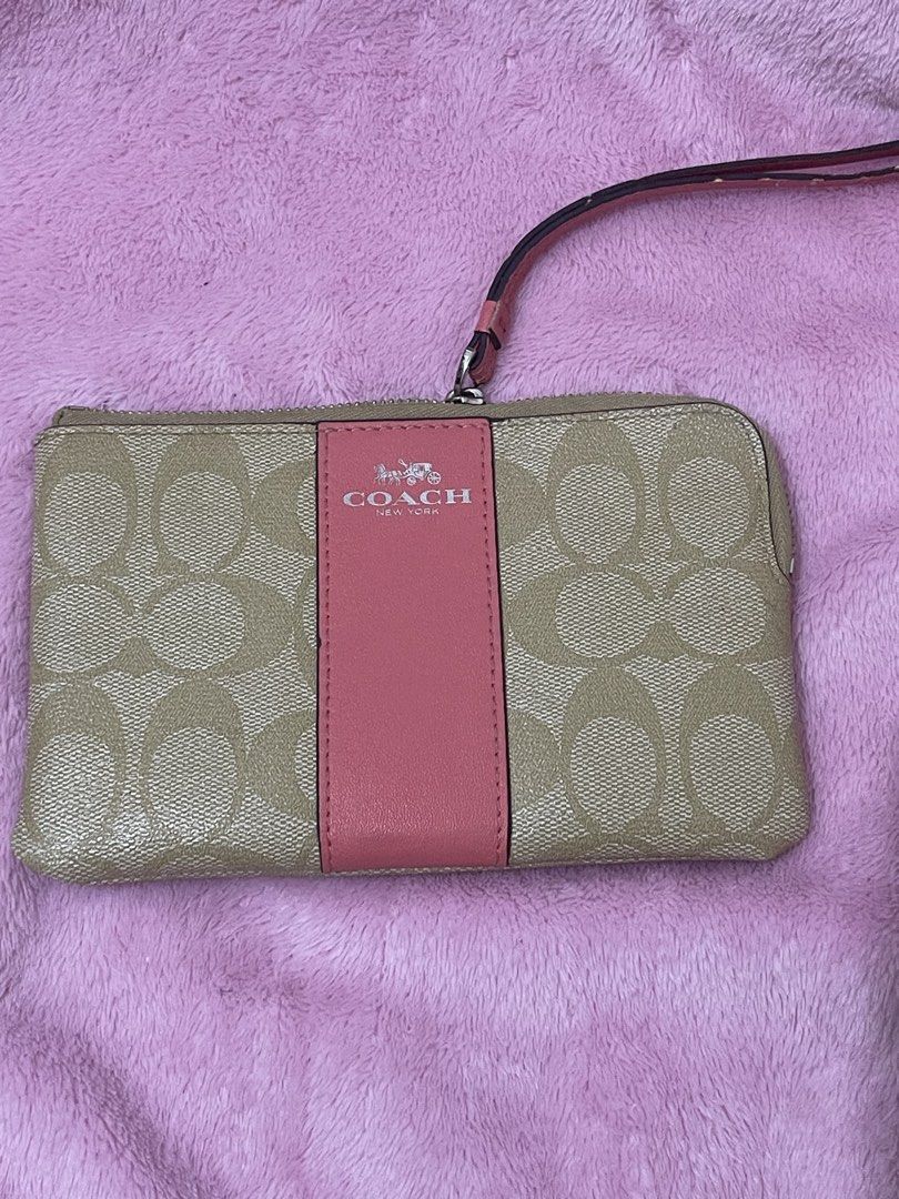 COACH WALLET (Category: Wallets & Card holders) located in Manila. Submitted by boldflower.98829f (Listing ID 1462682536, Image 1). Description: .