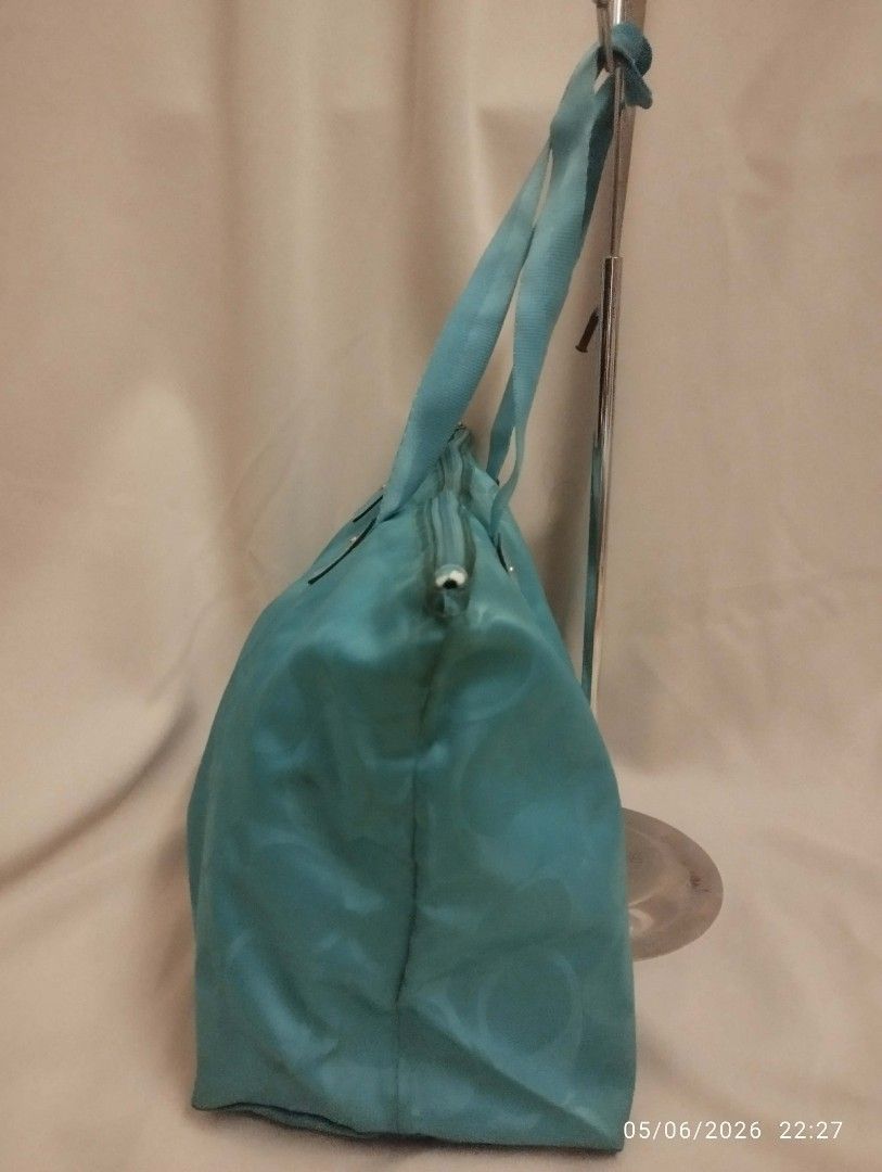 Coach weekender tote (Category: Tote Bags) located in Legazpi City. Submitted by coolfalcon_52838b (Listing ID 1462769157, Image 3). Description: signs of wear original coach bought it from USA missing pouch color is turquoise no runs no butas big compartment can fit 2 days set of clothes and essentials ykk zipper loc Albay JNT courier only.