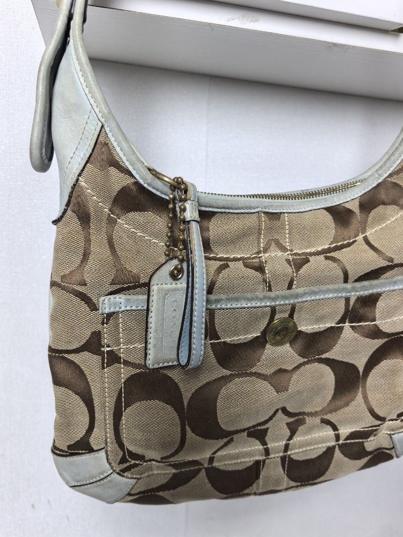 Coat monogam (Category: Luxury Bags & Wallets) located in Baguio. Submitted by ashzachary (Listing ID 1462849581, Image 3). Description: Coach monogam Condition :Excellent condition Color rate 10/10 Size :Medium Issue see last pic pag suot hindi halata Super ganda sa personal Pm. More details Good quality Plsss 📌No Bogus 📌No return MOP What you see is what you get PALAWAN, CEBUNA GCASH AND BDO Reminder😊 We're selling thrifted clothes so please
