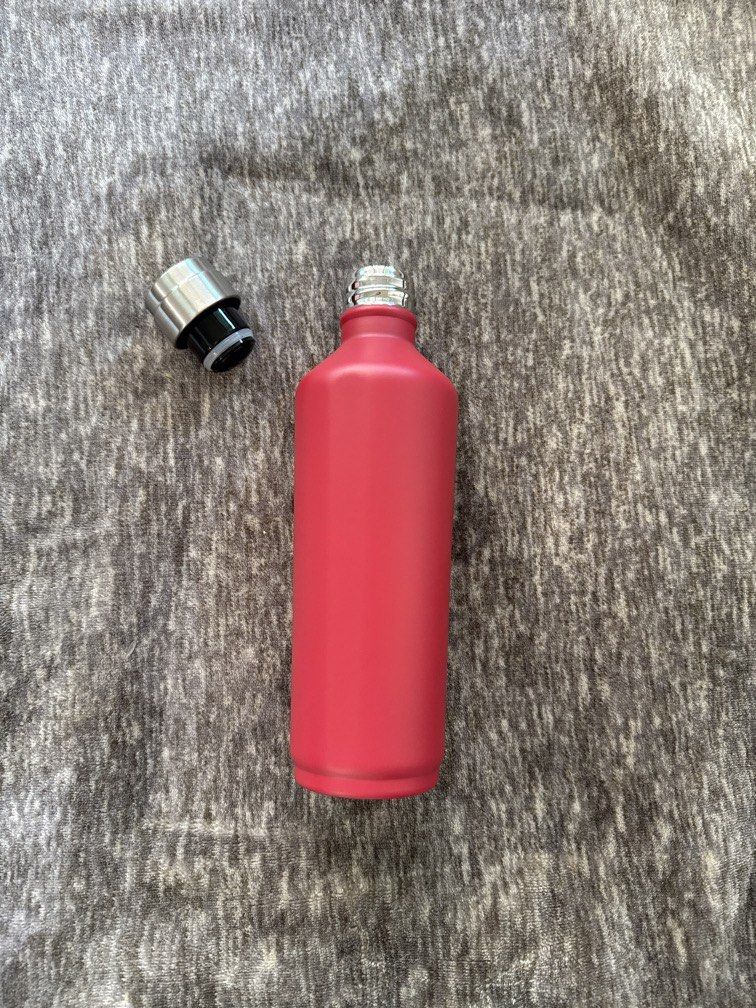 Coffee bean tea leaf water bottle (red) (Category: Water Bottles & Tumblers) located in Makati City. Submitted by melissa12345 (Listing ID 1462684326, Image 1). Description: Brandnew item sealed item 👉Read me 1st 📍Brand new 💯 📍Items on hand ❌ No COD 🏦 MOP bpi/bdo/GCash/maya 📍No return no exchange 📍Payment 1st before delivery 💰Cashless transaction at this moment. ,.
