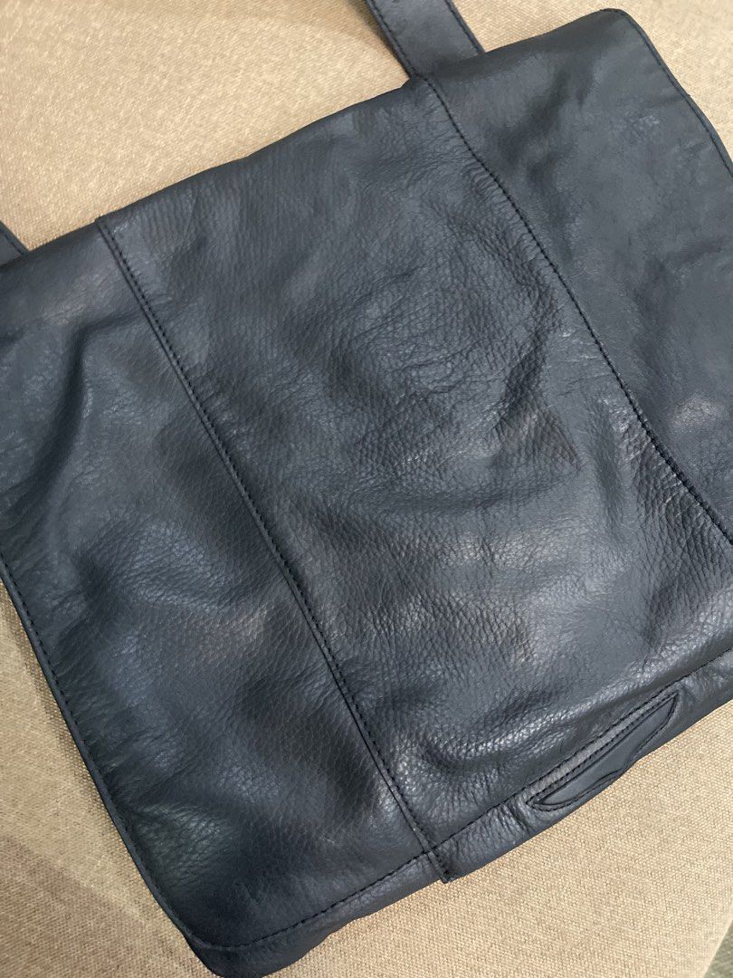 Cole Haan leather bag (Category: Announcements) located in Manila. Submitted by handpickedcloths (Listing ID 1462849880, Image 3). Description: .