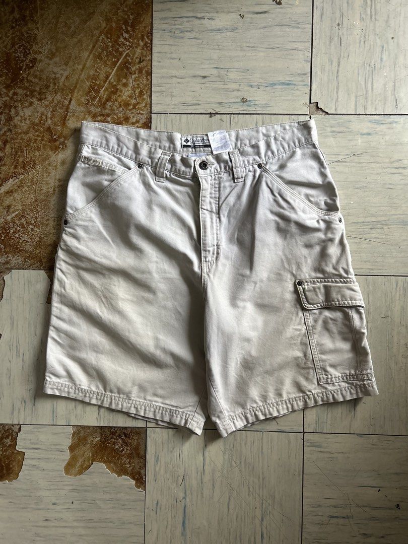 Columbia cargo carpenter short (Category: Shorts) located in Cavite. Submitted by arvinroderos (Listing ID 1462885060, Image 2). Description: Columbia carpenter short waist 36 length 21 leg opening 12.5 need wash 450.