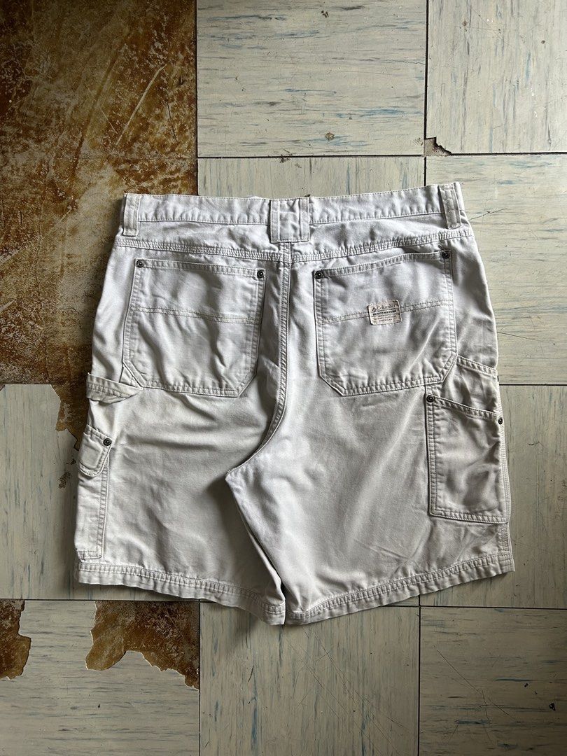 Columbia cargo carpenter short (Category: Shorts) located in Cavite. Submitted by arvinroderos (Listing ID 1462885060, Image 1). Description: Columbia carpenter short waist 36 length 21 leg opening 12.5 need wash 450.