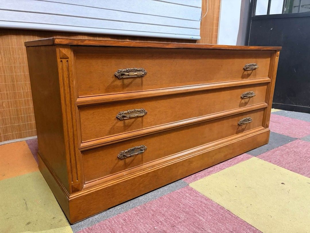 Console Drawer (Category: Shelves, Cabinets & Racks) located in Meycauayan. Submitted by marygracecasimiro (Listing ID 1462774098, Image 3). Description: Elegant Console Drawer / TV Rack upto 55inch Tv SOLID WOOD!!! MABIGAT!!! ANGGANDA!!! Price : 8.5k ✅ *SEE VIDEO COMMENT 49L x 18W x 23H inches In VERY good condition💚.