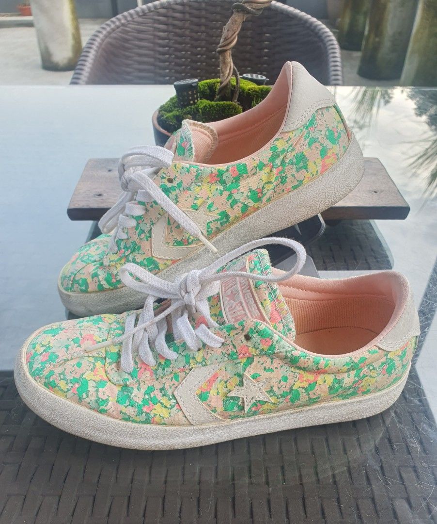 Converse All star sneaker shoes (Category: Sneakers) located in Quezon City. Submitted by jt.pangan (Listing ID 1462682917, Image 2). Description: fs: Converse All star Breakpoint Ox Floral Low Cut 100% orig bought from US decluttering / preloved used once / malambot sa paa size: 5 what you see what you get pick-up pra.makasiguragado at macheck shipping via grab/lalamove or j&t sfee c/o buyer loc: bagong pag-asa Quezon City.