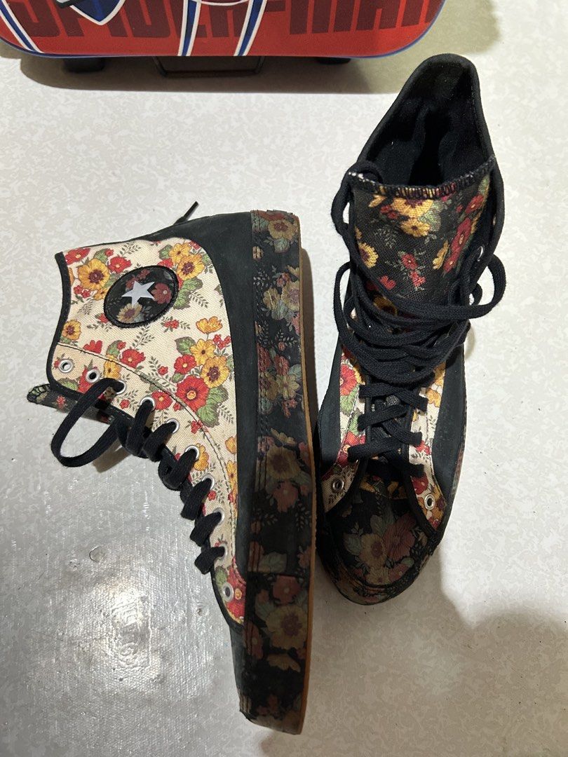 Converse floral bloom sasha (Category: Sneakers) located in Morong. Submitted by swiftcat-7bd456 (Listing ID 1462688776, Image 1). Description: Not used po. Pang slim lang na pa women 7 no box.