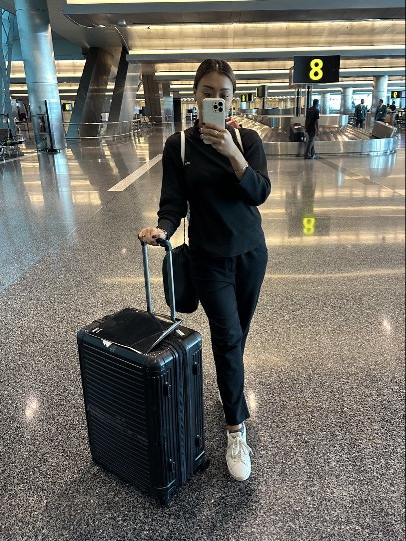 🧳Conwood black hard shell medium size expandable suitcase with spinner wheels (Category: Luggage) located in Muntinlupa City. Submitted by loveontopsph (Listing ID 1462748097, Image 2). Description: 🧳Conwood black hard shell medium size expandable suitcase with spinner wheels Lightly used Medium size With light scratches Bought in landmark ‼️Top handle is lost. I used to put stickers to fix it. Please manage expectation of preloved item/s PHP2,