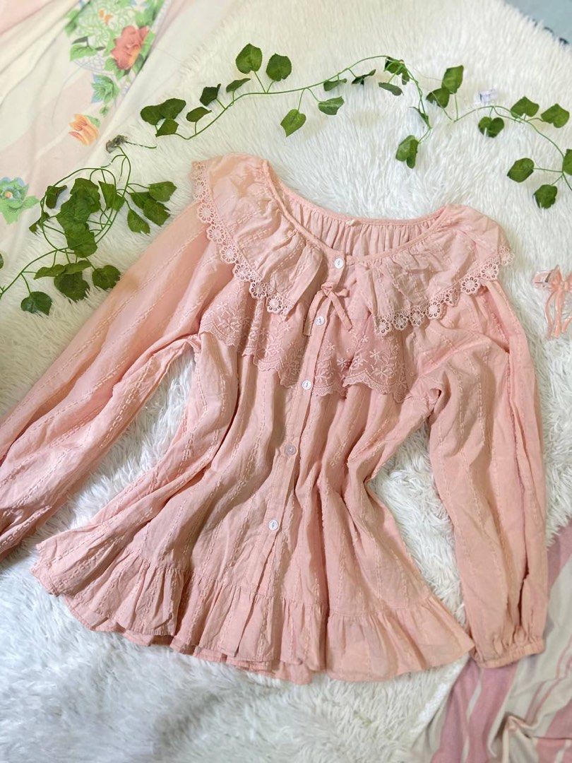 Coquette Dreamy Top (Category: Longsleeves) located in Alaminos. Submitted by ziaxieee (Listing ID 1462882597, Image 1). Description: - good as newww! 🙂‍↔️ - no flaws - fits xs-m - good for sleepwear - very coquette & the details is givinggg! 🦢.