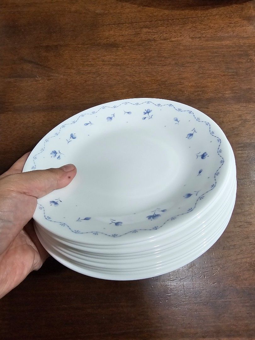 CORELLE Blue Elegance Cake Plates - 5 pcs (Category: Dinnerware & Cutlery) located in Quezon City. Submitted by senyoramaria (Listing ID 1462792310, Image 1). Description: CORELLE Blue Elegance Cake Plates 6.75 inches in diameter Set of 5 2 sets available 3k for take all (10 pcs) Can pass as brandnew. No box..