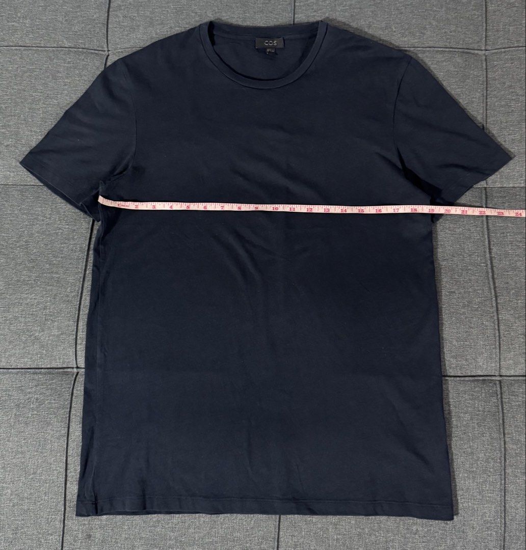 COS basic crew neck plain 100% cotton (Category: Tshirts & Polo Shirts ) located in General Santos City (Dadiangas). Submitted by curatedstuffs101 (Listing ID 1462731687, Image 2). Description: Like new No flaws Navy blue color Color rate:10/10 Size:medium on tag Pls refer to the photos attached for the exact measurements. Low ballers will not be entertained .