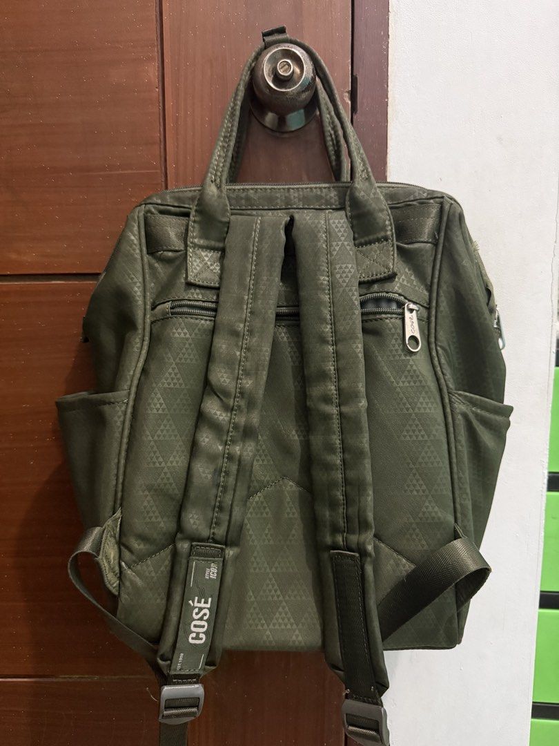 Cose Bag (Category: Laptop Bags & Sleeves) located in Pasig City. Submitted by simply.trish (Listing ID 1462823543, Image 2). Description: Cose Bagpack Color: Army Green Laptop: 15 inch. Type: Bagpack Unisex Ganda nito sa personal..