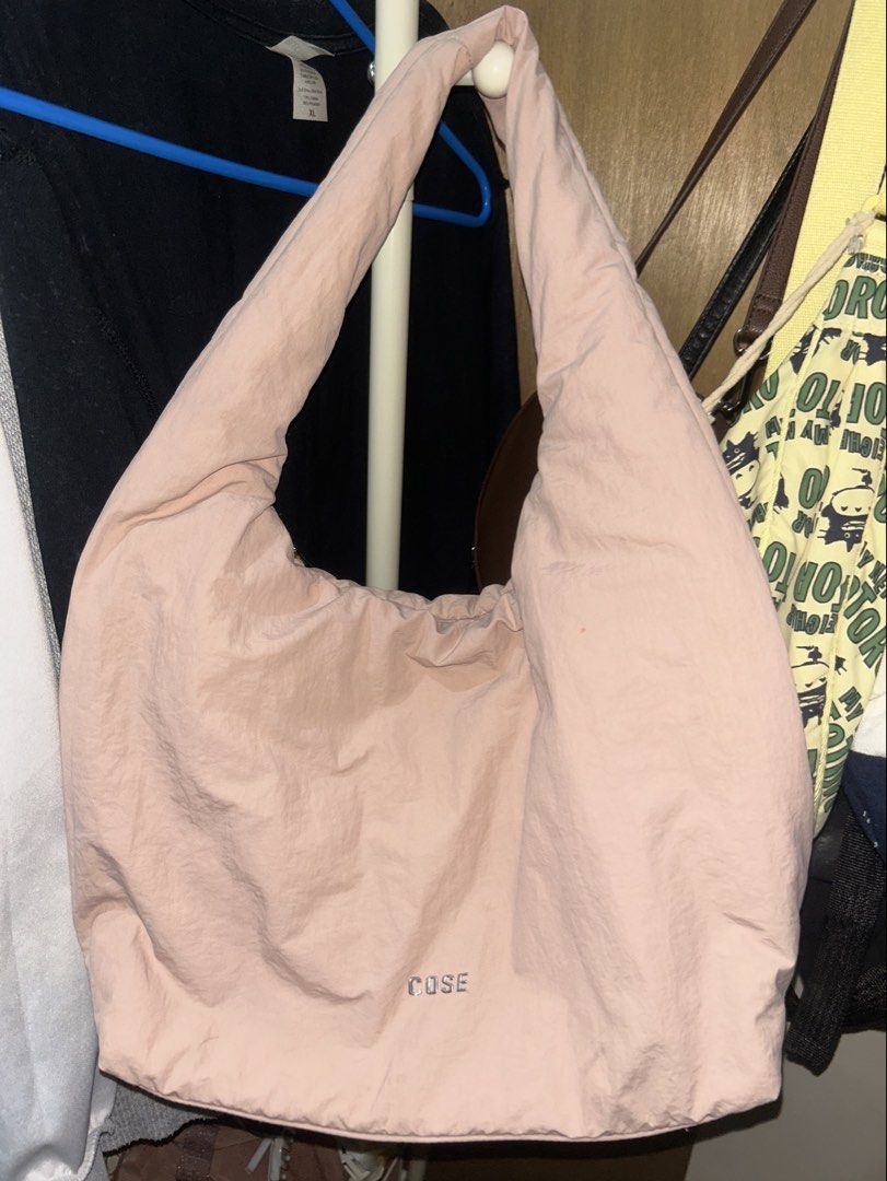 COSE Pink Puffer Shoulder Bag (Category: Shoulder Bags) located in Manila. Submitted by hevbaby (Listing ID 1462774844, Image 2). Description: used 2-3 times only no issue like new.
