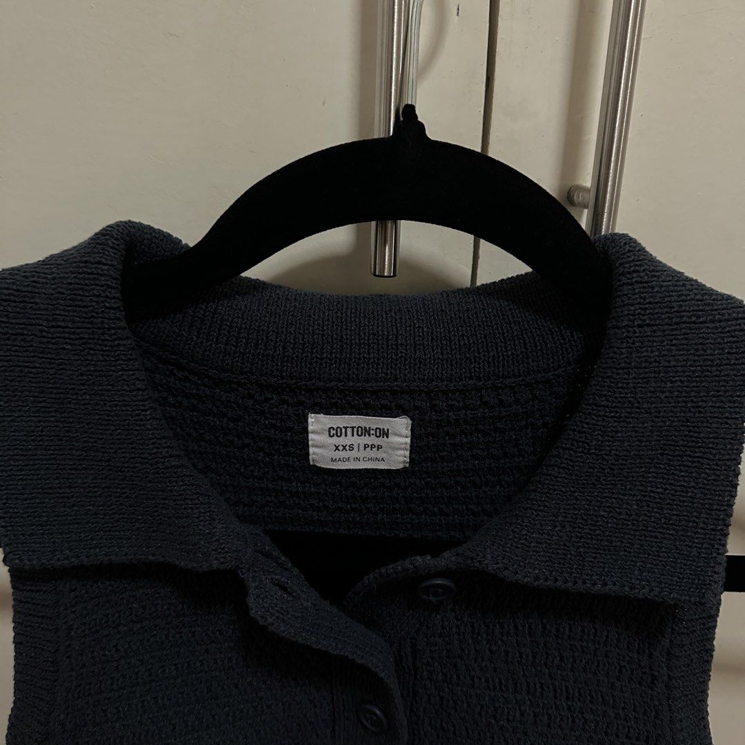 Cotton On Knitted Navy Blue Collared Sleevless Crop Top (Category: Sleeveless) located in Quezon City. Submitted by danalou (Listing ID 1462761550, Image 3). Description: - fits xs-s (size xxs on tag) - used once only - no flaws.