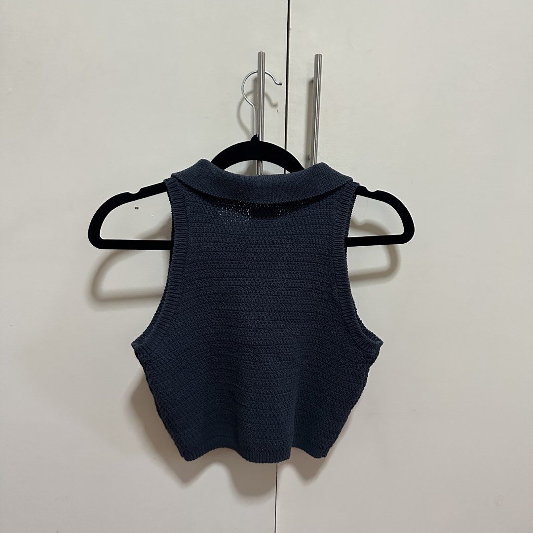 Cotton On Knitted Navy Blue Collared Sleevless Crop Top (Category: Sleeveless) located in Quezon City. Submitted by danalou (Listing ID 1462761550, Image 2). Description: - fits xs-s (size xxs on tag) - used once only - no flaws.