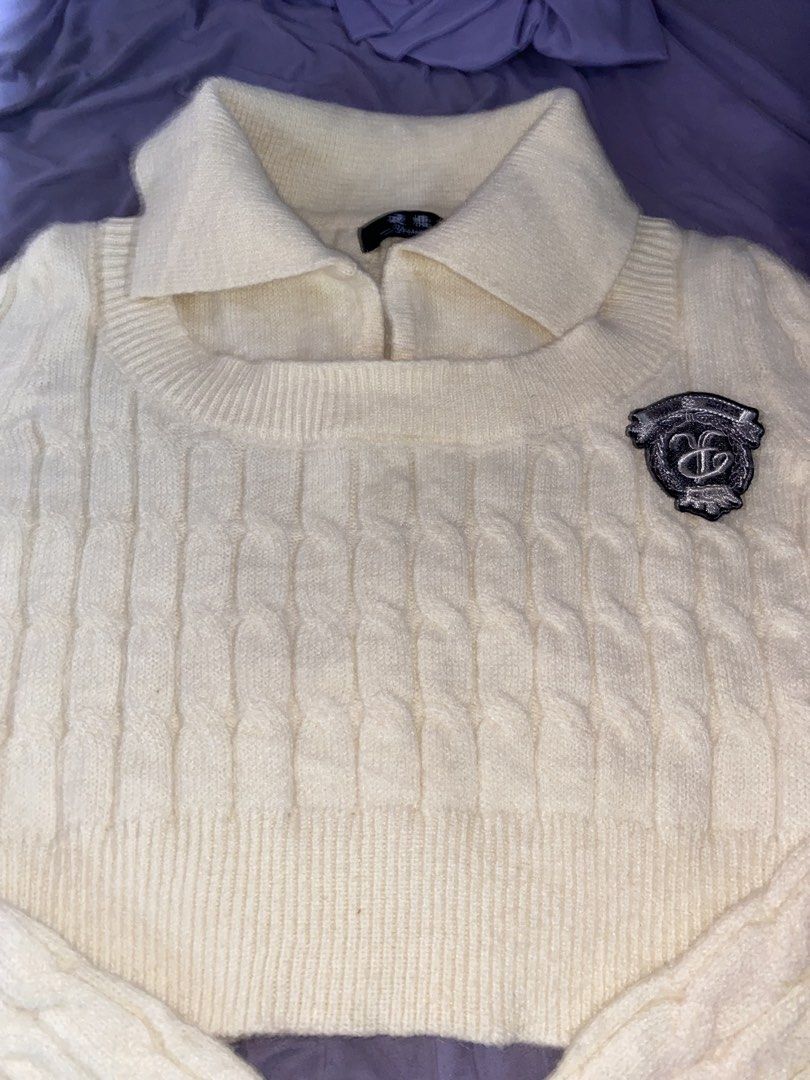 Cream Cable Knit Cropped Sweater with Collar (Category: Longsleeves) located in San Jose del Monte. Submitted by skyarraa (Listing ID 1462733541, Image 2). Description: Xs-s Croptop Knitted.