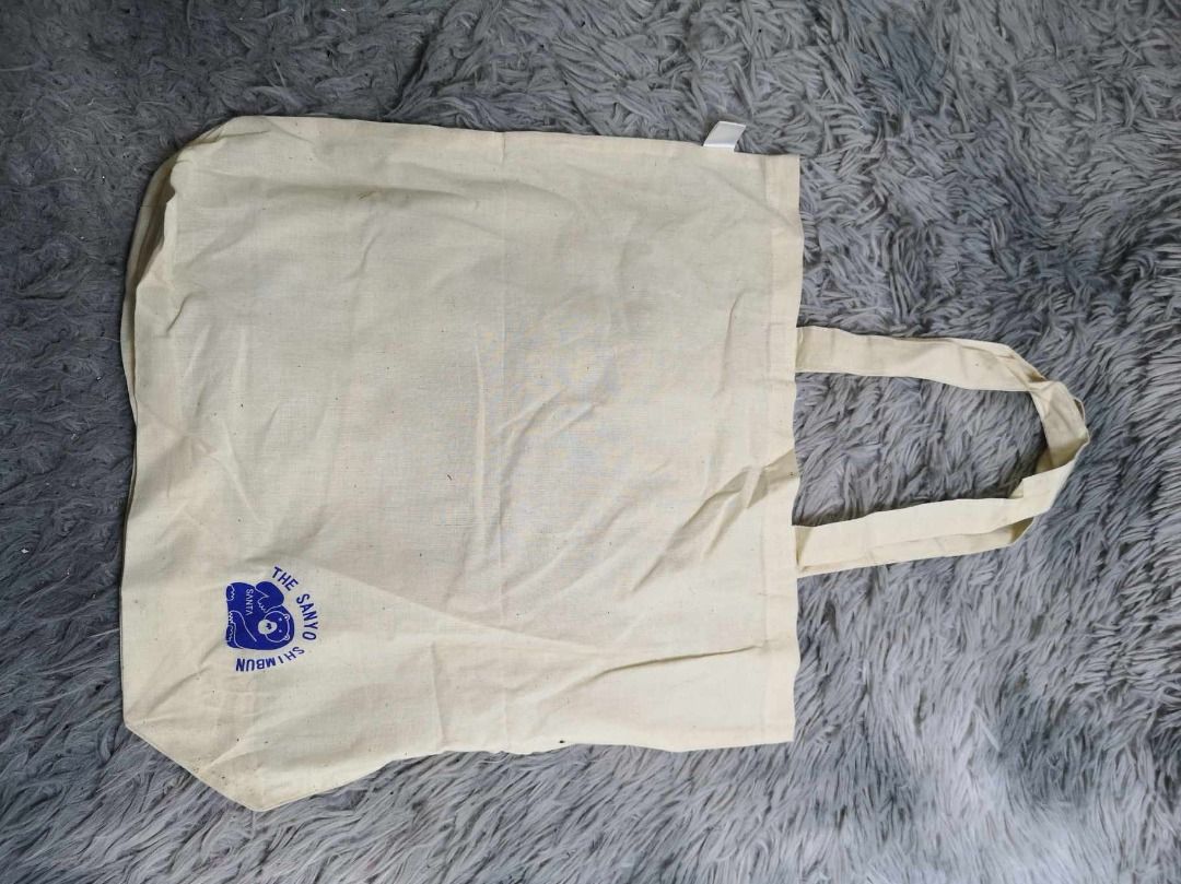 Cream Canvas Lightweight Tote Bag (Category: Tote Bags) located in Santa Cruz. Submitted by jmy_surplus.2 (Listing ID 1462703595, Image 2). Description: Size ; L - 14.2 W - 14 Color ; Cream Type ; Tote Bag Brand ; No brand Material ; Canvas Style ; Cream Canvas Tote Bag LR 129 JMY 5 Batch #222.