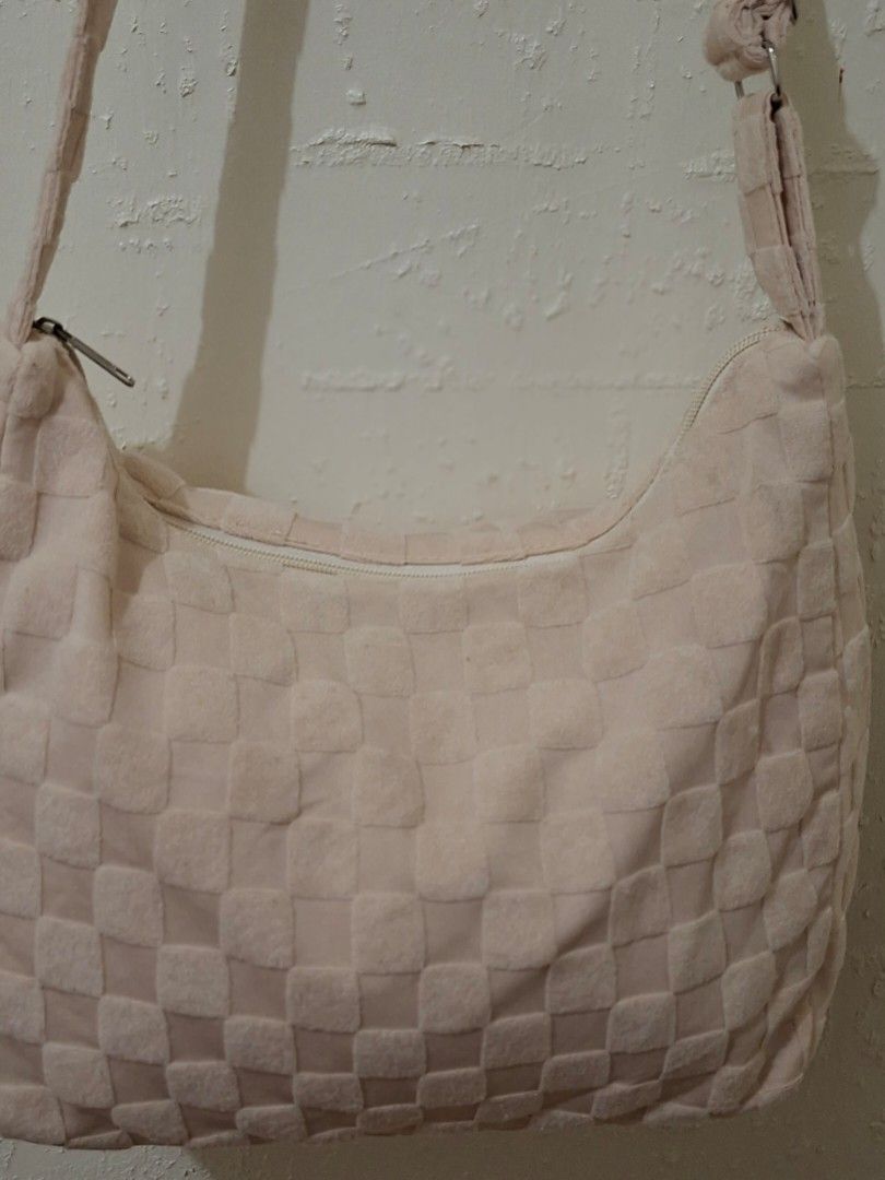 Cream crossbody bag (Category: Cross-body Bags) located in Caloocan City. Submitted by pvaliao (Listing ID 1462841237, Image 3). Description: A soft, large capacity cream colored cotton or textured fabric hobo and shoulder bag with adjustable strap. It can be a crossbody bag. Pre-owned Size: 15 inches × 11 inches Buy it now 😊 100 pesos only.