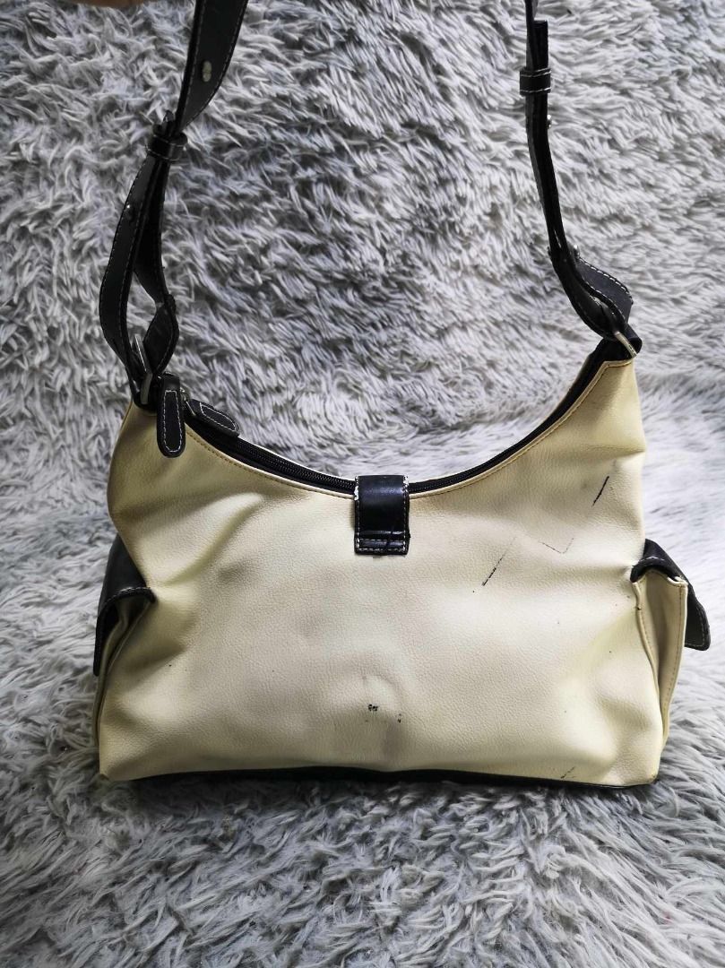 Cream Front Buckle Strap Hobo Bag (Category: Shoulder Bags) located in Santa Cruz. Submitted by jmy_surplus.2 (Listing ID 1462700366, Image 3). Description: Size ; L - 9 W - 14 Color ; Cream Type ; Baguette bag Brand ; No brand Material ; Leather Style ; Zipper Closure leather Baguette bag LR 129 JMY 5 Batch #222.