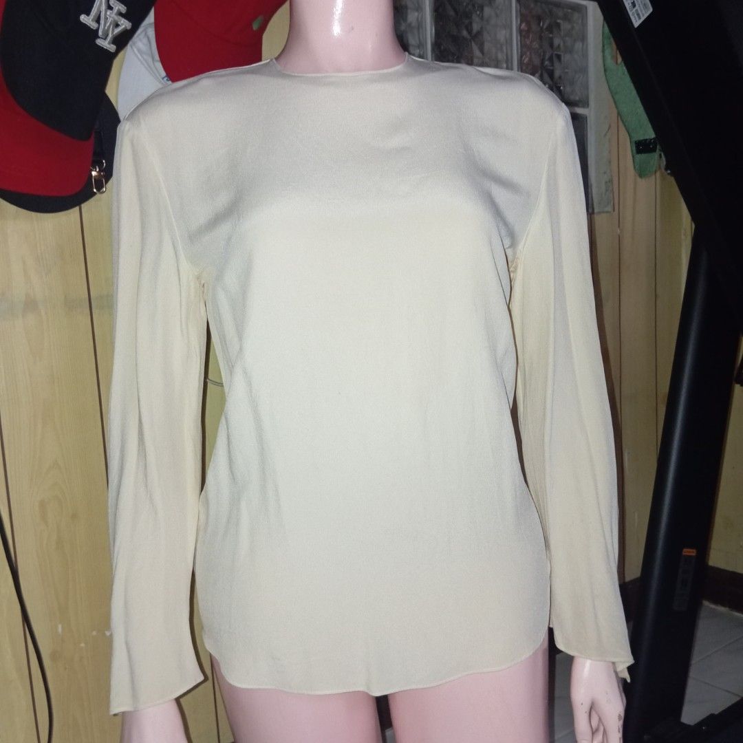 Cream Long Sleeve Boat Neck Top (Category: Longsleeves) located in Cebu City. Submitted by smnthdanielle (Listing ID 1462882761, Image 2). Description: - Cream long-sleeved top - Boat neckline - Slightly textured fabric - Full-length sleeves - Versatile: pairs well with skirts or trousers - Ideal for layering or wearing on its own.