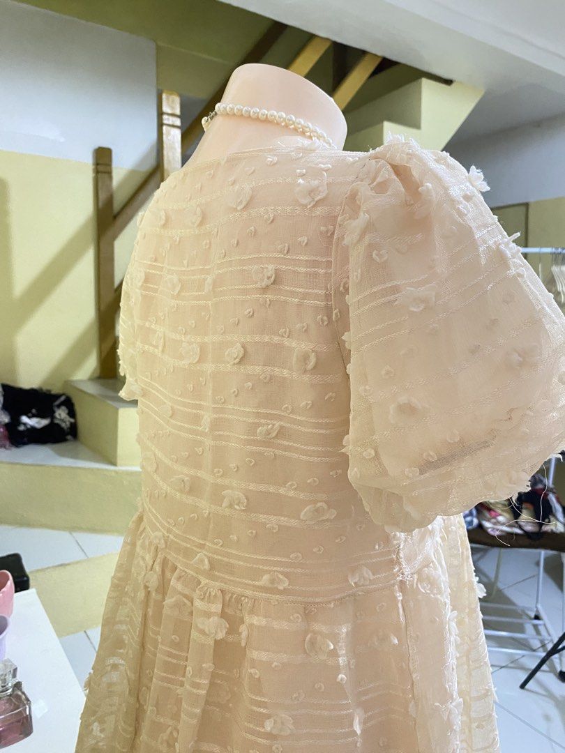 CREAM PUFFSLEEVED DRESS (Category: Dresses) located in Dasmarinas. Submitted by hannah.oakph (Listing ID 1462777424, Image 3). Description: .