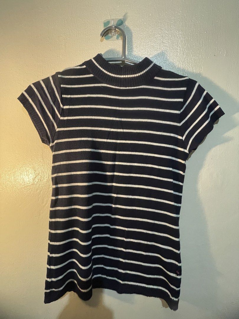 Crissa Striped Mock Neck Short Sleeve Top Medium (Category: Blouses) located in Manila. Submitted by sammmm777 (Listing ID 1462814797, Image 1). Description: - Crissa navy and white striped top - Size: Medium - turtle neck top - Short sleeves - Perfect addition to your wardrobe! - soft / stretchy top.