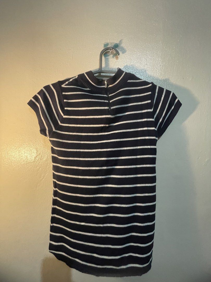 Crissa Striped Mock Neck Short Sleeve Top Medium (Category: Blouses) located in Manila. Submitted by sammmm777 (Listing ID 1462814797, Image 2). Description: - Crissa navy and white striped top - Size: Medium - turtle neck top - Short sleeves - Perfect addition to your wardrobe! - soft / stretchy top.