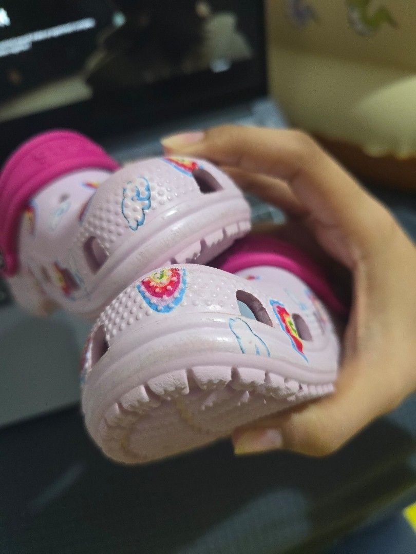 Crocs (Category: Babies & Kids Fashion) located in Urdaneta. Submitted by tannies-trift (Listing ID 1462681464, Image 3). Description: Crocs c8 --1st to pay basis ❌️No cod 📍Ship via jnt regular Loc.Pangasinan.